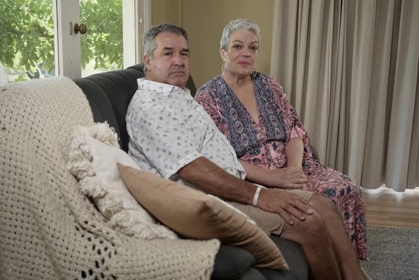 Lyndal Jordon and Glenn Allan have eroded their savings amid Lyndal's battle with terminal cancer and her super fund. (ABC News: Darryl Torpy)